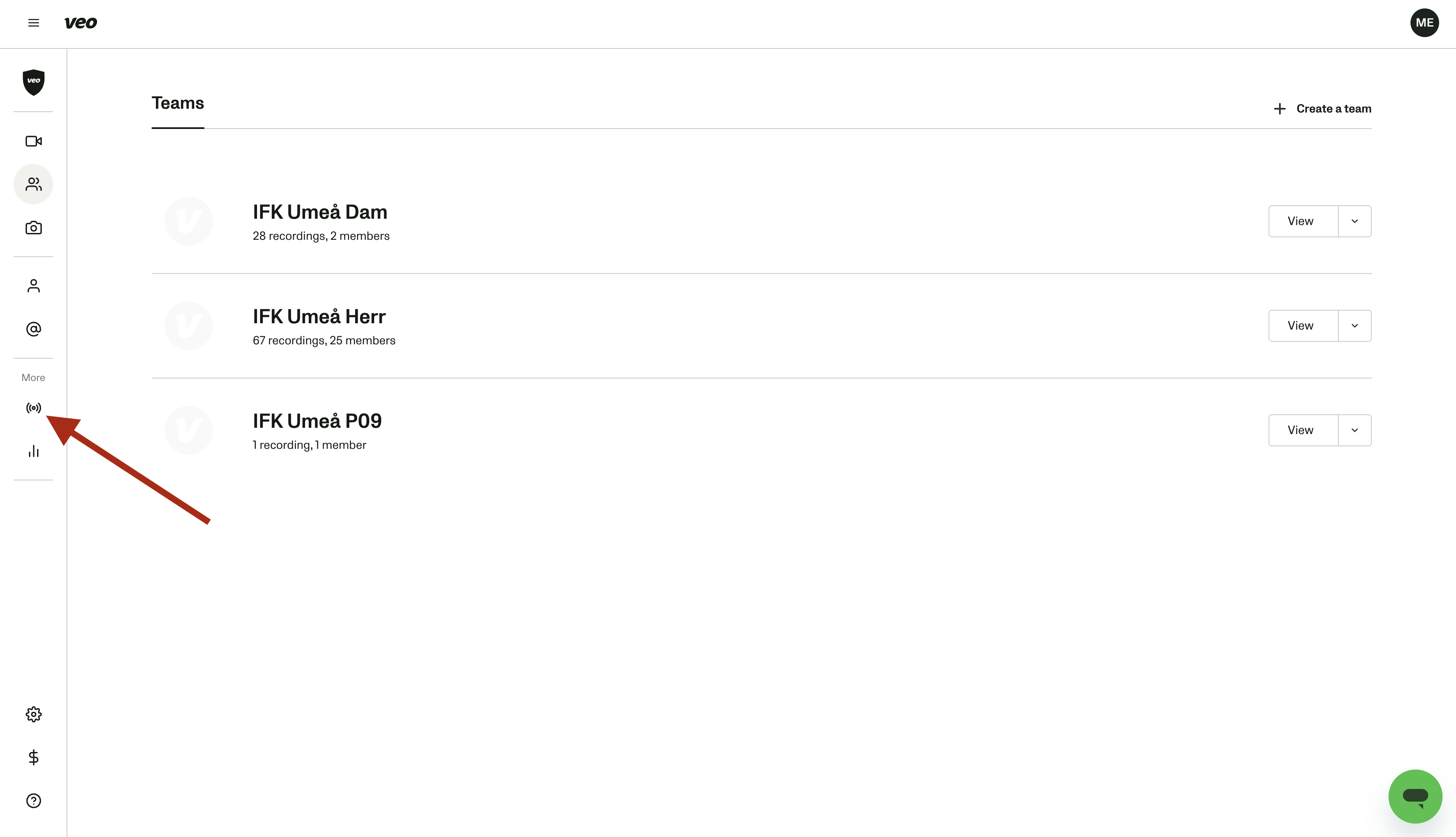 Veo Clubhouse Teams page with an arrow pointing at the Live icon in the left side menu